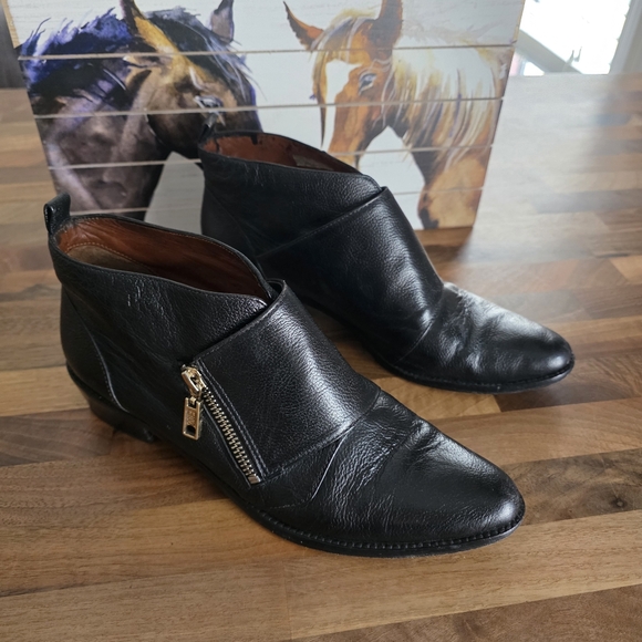 Rebecca Minkoff Saachi Black Leather Ankle Boots with Gold Zipper Size 8 - Picture 6 of 10